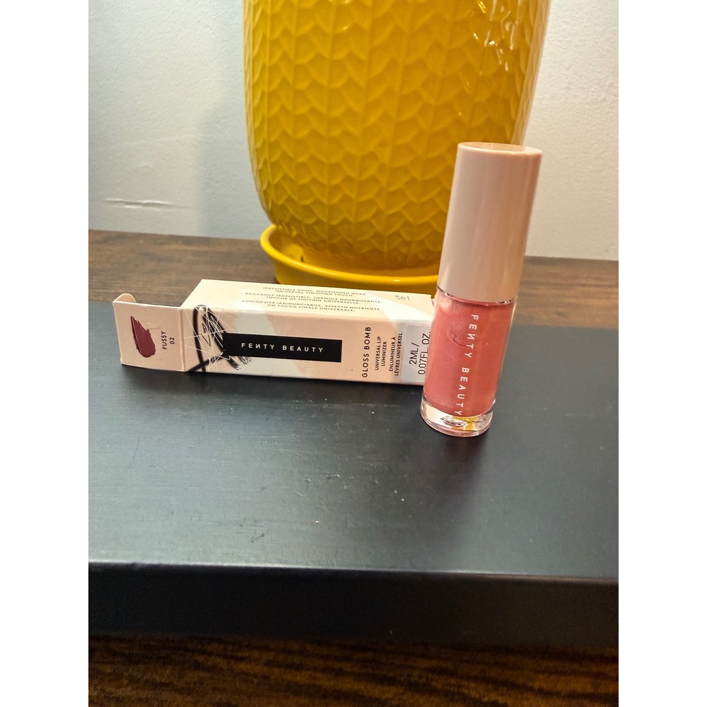 Fenty Beauty Gloss Bomb Universal Lip Luminizer Fussy 2ml new in box